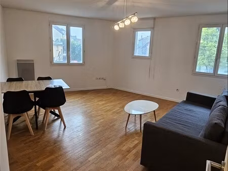 appartement - 1er étage - 70 30 m2 - 3 pièces - meublé