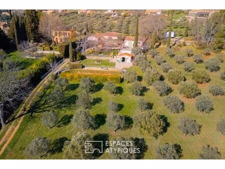 architecture néo-provençale au coeur d'une oliveraie dans le haut-var
