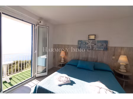 excellent emplacement pour cet hôtel-restaurant avec vue mer