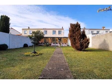 maison 3 chambres - terrasse couverte - garage et atelier - jardin sud