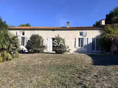 belle propriété d'environ 195 m2 à dompierre sur charente  entre saintes et cognac