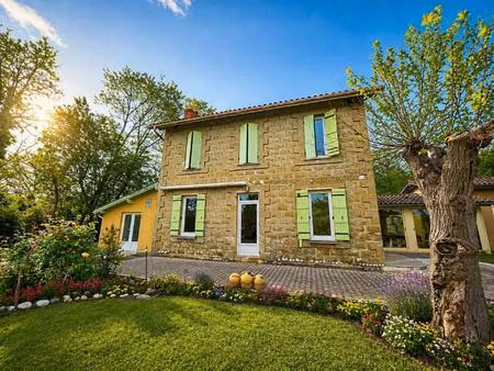 grande maison sur magnifique terrain boisé