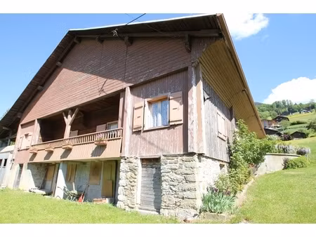 à vendre : ancien corps de ferme à rénover -secteur recherché de thônes (74)