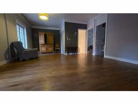 proche de tout commerces et écoles