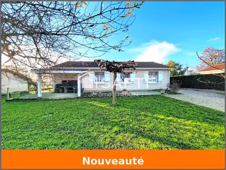 maison 3 chambres avec joli terrain et doube garage spacieux