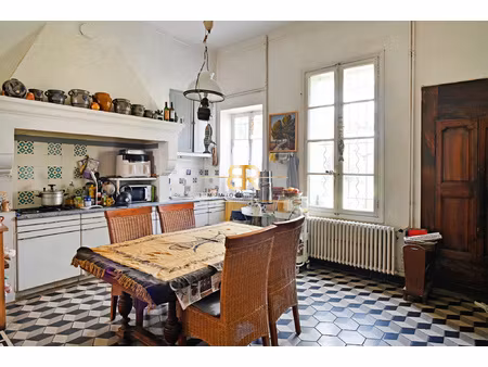 superbe maison de maître de 243m2 avec 8 pièces entre nîmes