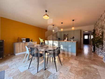 maison de village en pierre  6 pièces  150 m2  jardin 1 100