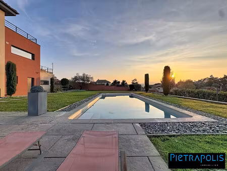 exceptionnelle  maison de 439m2 au sol proche centre ville de vo