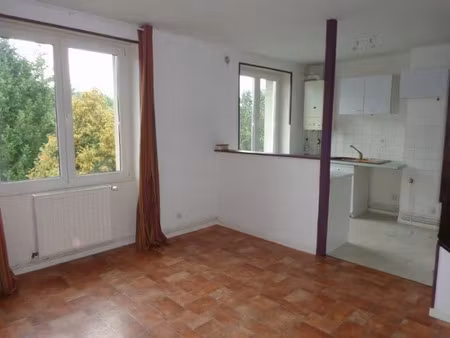 location appartement 4 pièces 98 m² à charleville-mezieres (08000)  710 €