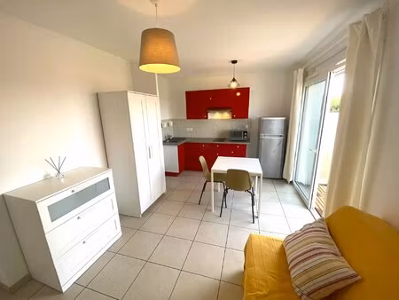 studio meublé - place de parking