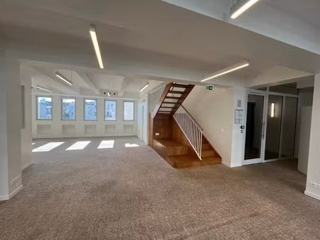 location locaux professionnels 423 m² à paris 15ème (75015)  21 720 €