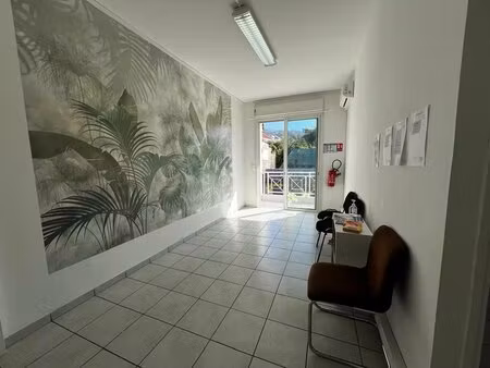 à louer - local professionnel de 60 30 m2 - saint joseph - 800 € hors charges