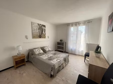 location meublée appartement 3 pièces 82 m² à pertuis (84120)  800 €