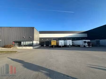 espace de stockage logistique de 13 302 m² à kuurne