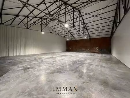 spacieux hangar à torhout à deux pas de l'e403 !