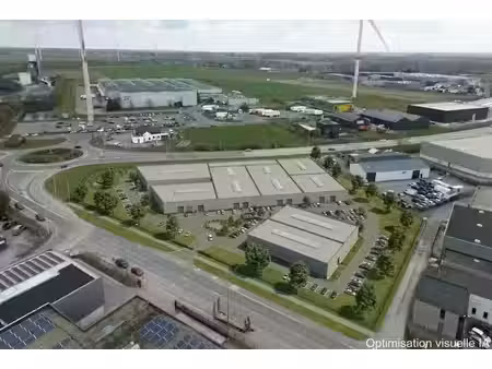 entrepôts de 767m² avec poss.de bureaux en mezzanine