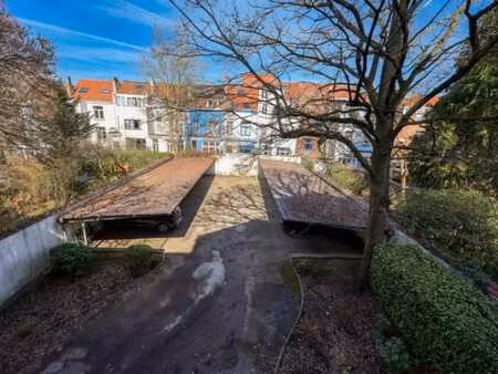 lot 2 : emplacement de parking couvert et sécurisé