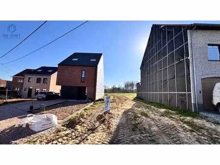 terrain de construction de 1218m² pour construction close.