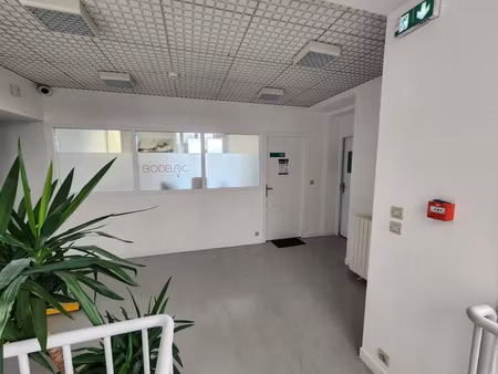 location locaux professionnels 8 pièces 40 m² à guichen (35580)  530 €