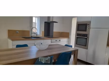 location maison 3 pièces 80 m² à saint-cyr-sur-mer (83270)  1 215 €