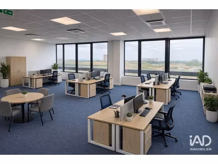 location locaux professionnels 84 m² à chessy (77700)  1 820 €