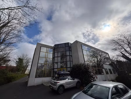 location locaux professionnels 1500 m² à quimper (29000)  1 500 €