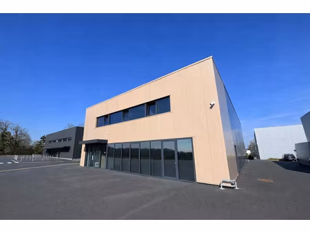 location locaux professionnels 420 m² à pluguffan (29700)  3 500 €