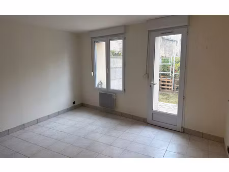 location appartement  m² t-1 à meaux  650 €