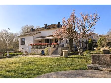 charmante maison en pierre avec jardin et terrasse panoramique – bourdeilles (24310)
