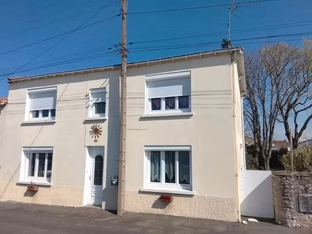 vente maison à fontenay-le-comte (85200) : à vendre / 90m² fontenay-le-comte