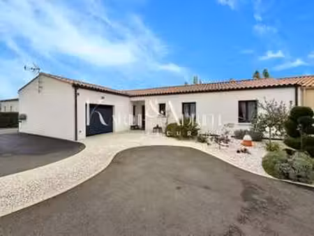 vente maison au poiré-sur-velluire (85770) : à vendre / 117m² le poiré-sur-velluire