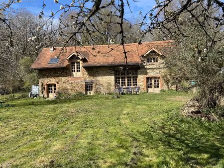 ensemble immobilier en pierre  comprenant une habitation principale avec dépendances ...