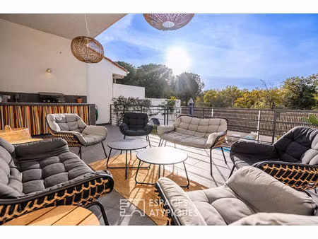 villa contemporaine suspendue en lisière de forêt