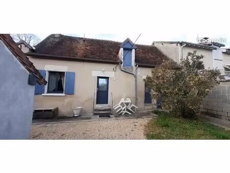 maison à louer dans hameau à saint cyran du jambot