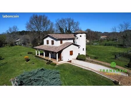 villa 6 pièces 180 m²
