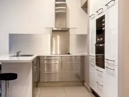 à louer loft meublé 55m² avec garage – résidence saint-charles