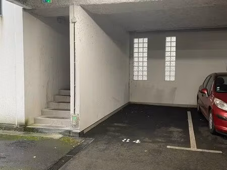 place de parking a louer