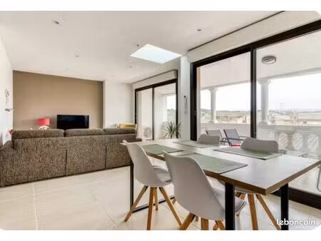 appartement f3  refait à neuf  terrasse vue cité