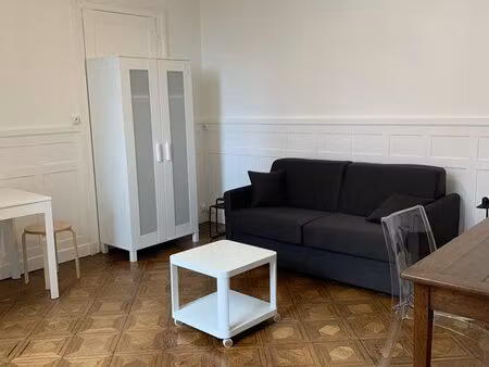 beau studio meublé  26 m² st pierre 590 toutes cc