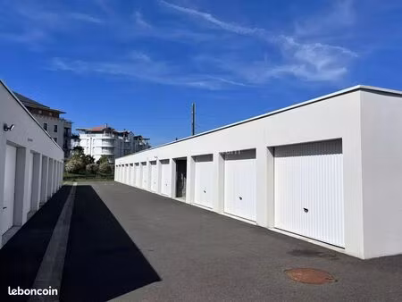 parking/box 15 m² les sables-d'olonne