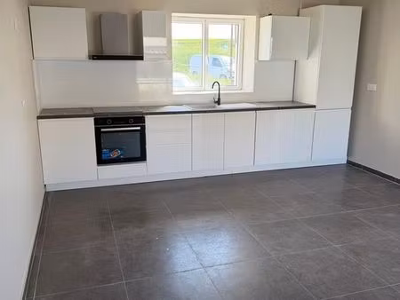 maison de village t4-83 42 m² misérieux