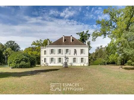 maison de maître  dépendances et son parc arboré