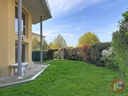 t4 en duplex avec terrasse et jardin ! rare !