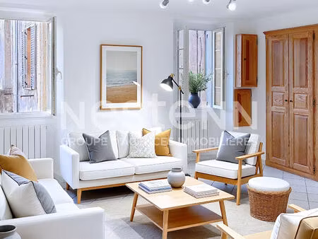 a vendre charmant t3 en plein centre historique de l'île-rousse.