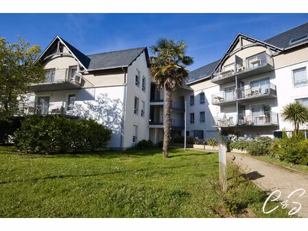 grand studio avec terrasse privative  piscine et parking