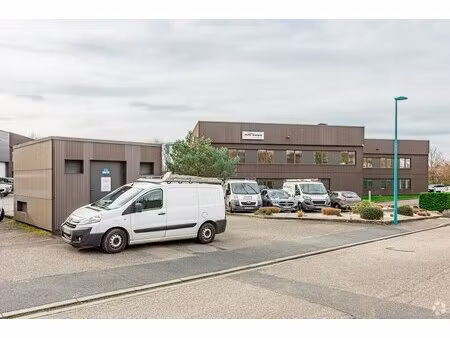 location local d'activités 206 m²