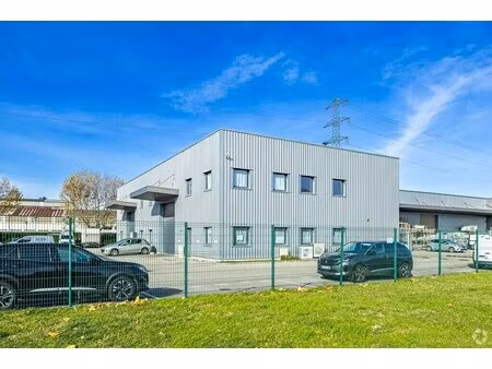 location local d'activités 135 m²