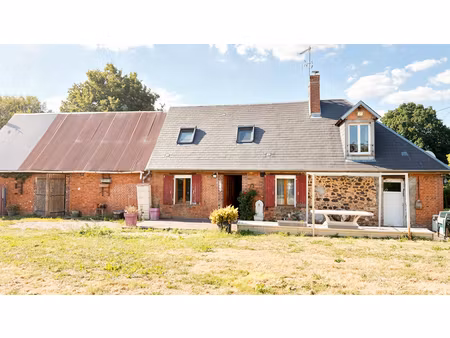 fermette dans hameau calme