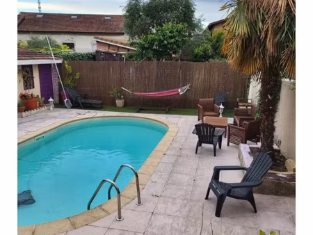 charmante maison / spacieux terrain / piscine