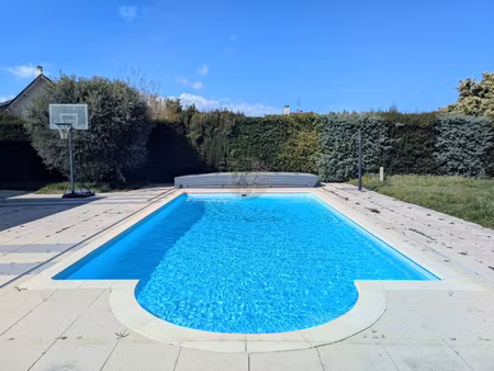 maison avec piscine  vaste terrasse et fort potentiel d'évol